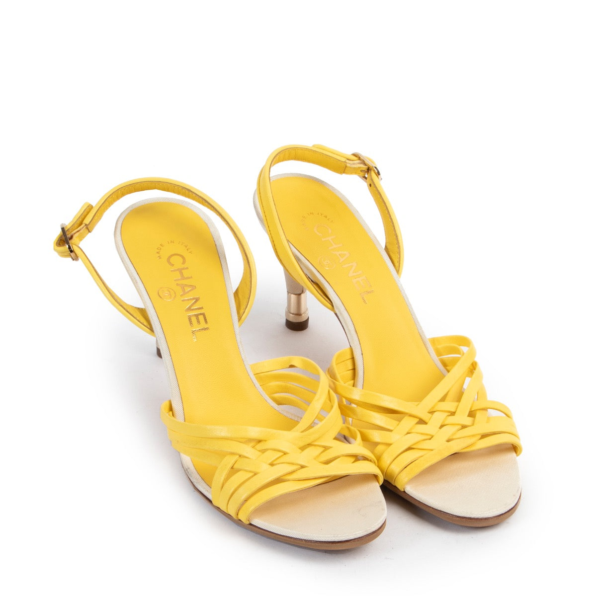 Shop safe online 100% authentic second hand Chanel Yellow Sandals - Size 39 in very good, excellent preloved condition at the right price at Labellov in Antwerp.