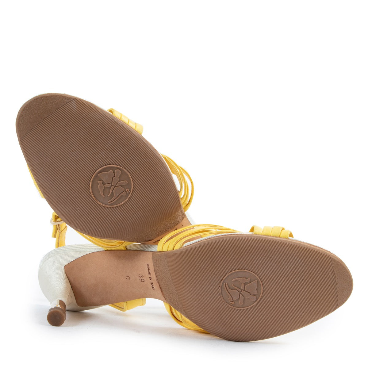 Shop safe online 100% authentic second hand Chanel Yellow Sandals - Size 39 in very good, excellent preloved condition at the right price at Labellov in Antwerp.