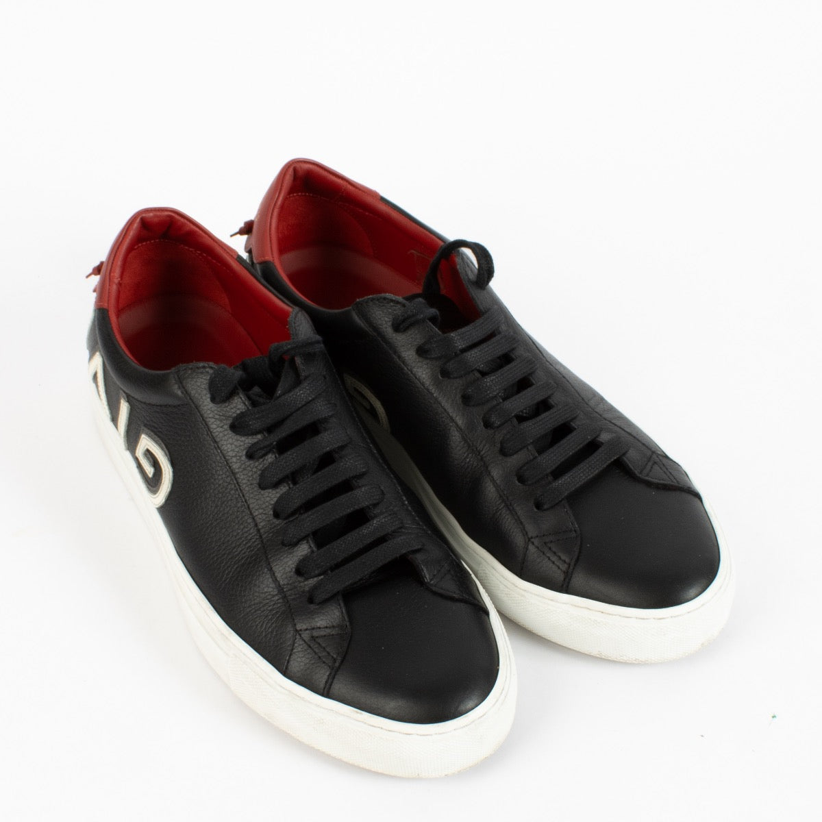 Shop 100% authentic secondhand Givenchy Black Logo Sneakers - Size 42 on Labellov.com