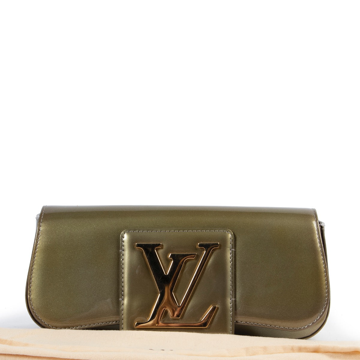 Shop safe online 100% authentic second hand Louis Vuitton Green Vernis Sobe Clutch in very good condition at the right price at Labellov in Antwerp.