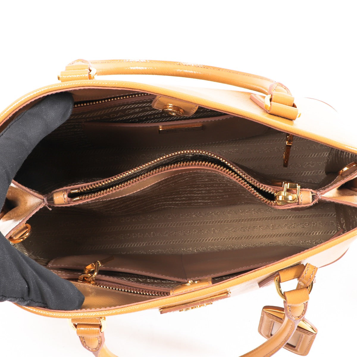 Buy an authentic second-hand Prada Camel Saffiano Open Promenade Top Handle in very good condition at Labellov in Antwerp.