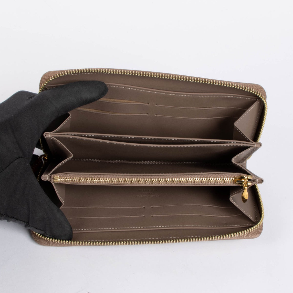 Authentic pre-loved Louis Vuitton Beige Monogram Vernis Zippy Wallet on Labellov.com