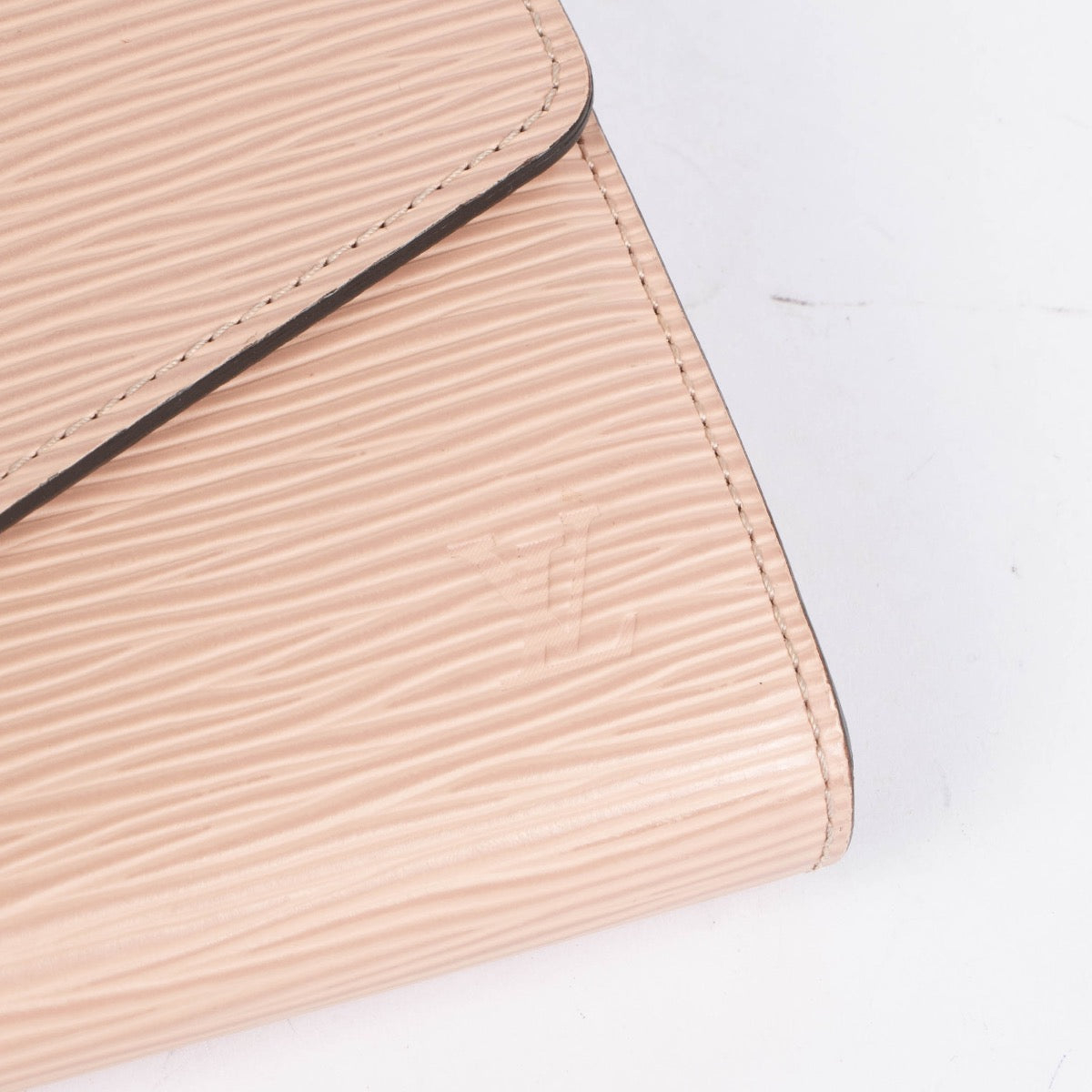 Authentic pre-loved Louis Vuitton Rose Ballarine Epi Leather Sarah Wallet on Labellov.com