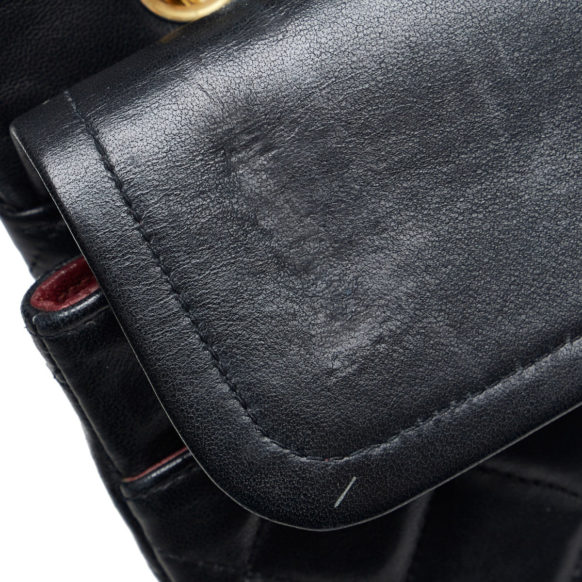 Shop safe online at Labellov in Antwerp this 100% authentic second hand CHANEL black lambskin medium Classic flap bag