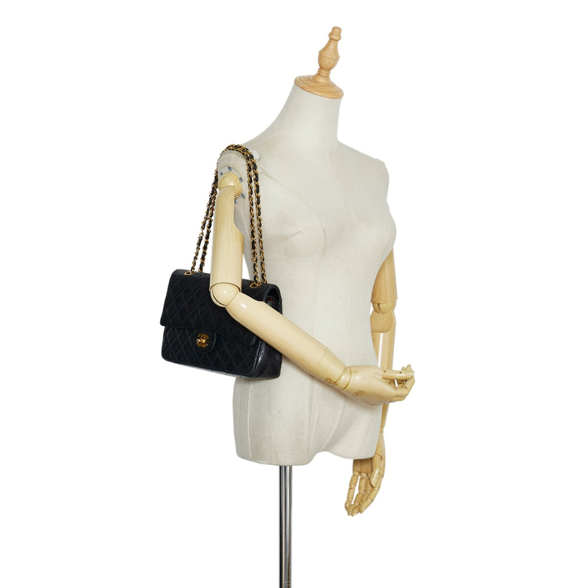Shop safe online at Labellov in Antwerp this 100% authentic second hand CHANEL black lambskin medium Classic flap bag
