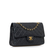 Shop safe online at Labellov in Antwerp this 100% authentic second hand CHANEL black lambskin medium Classic flap bag