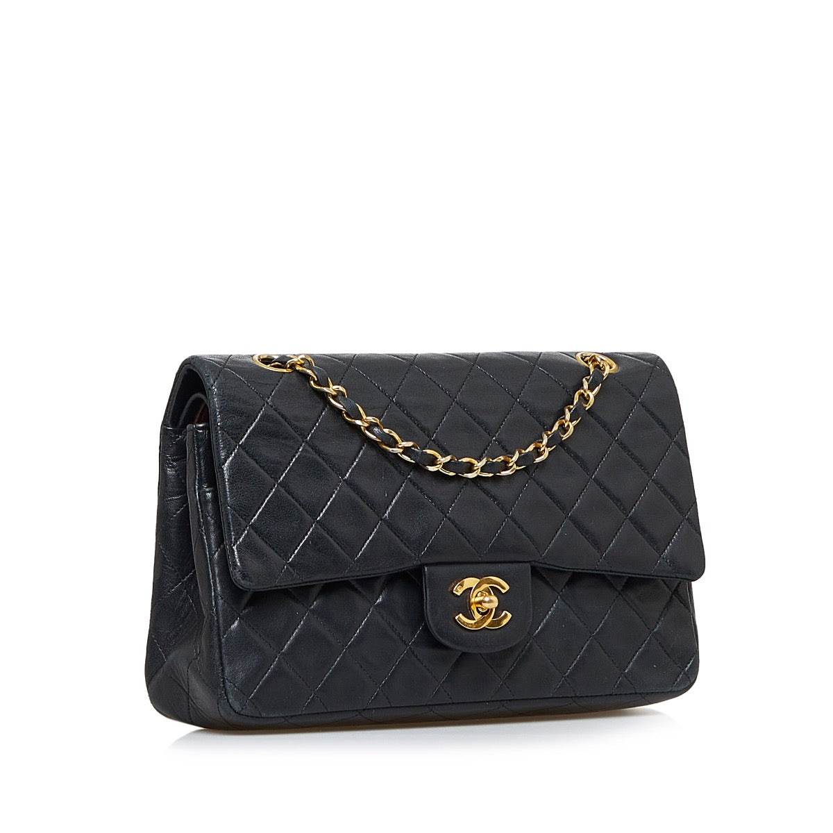 Shop safe online at Labellov in Antwerp this 100% authentic second hand CHANEL black lambskin medium Classic flap bag