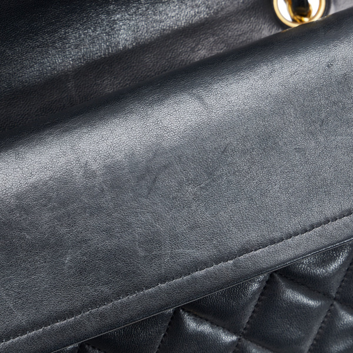 Shop safe online at Labellov in Antwerp this 100% authentic second hand CHANEL black lambskin medium Classic flap bag