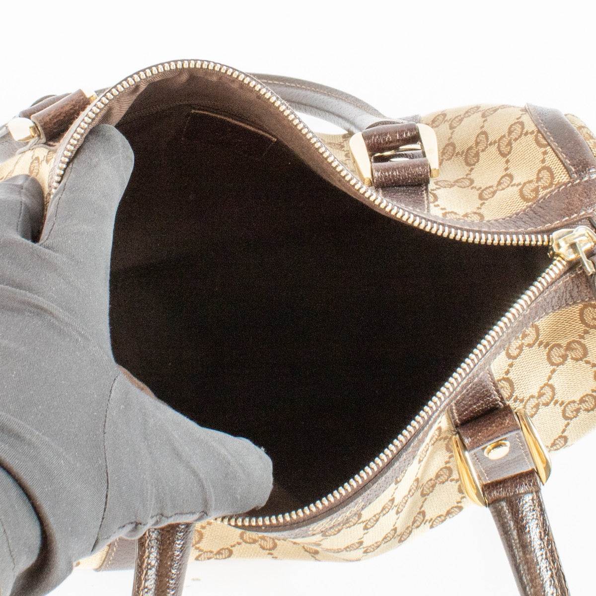 Shop 100% authentic second hand Gucci GG Canvas Shoulder Bag on Labellov.com