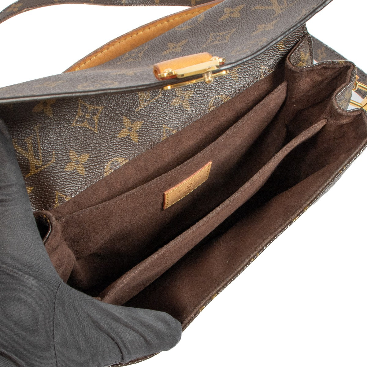 Shop 100% authentic second-hand Louis Vuitton Monogram Pochette Metis Crossbody on Labellov.com