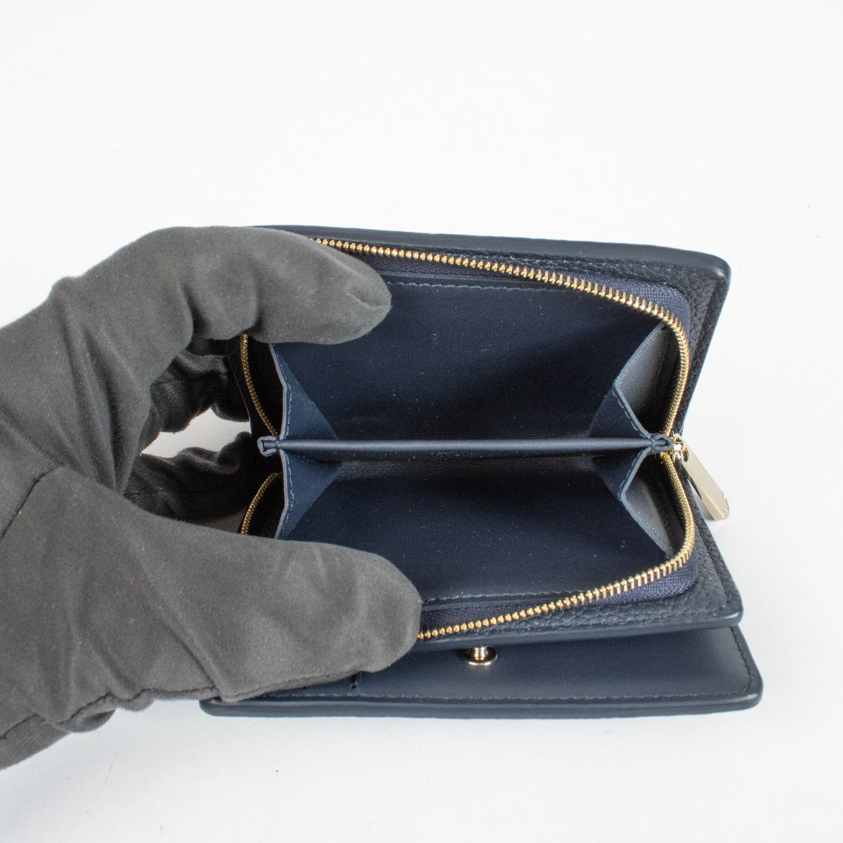 Authentic preloved Louis Vuitton Navy Mahina Clea Wallet on Labellov.com