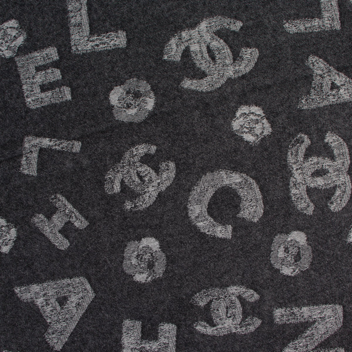Buy online authentic second hand Chanel Grey CC Logo Scarf in very good condition at Labellov in Antwerp