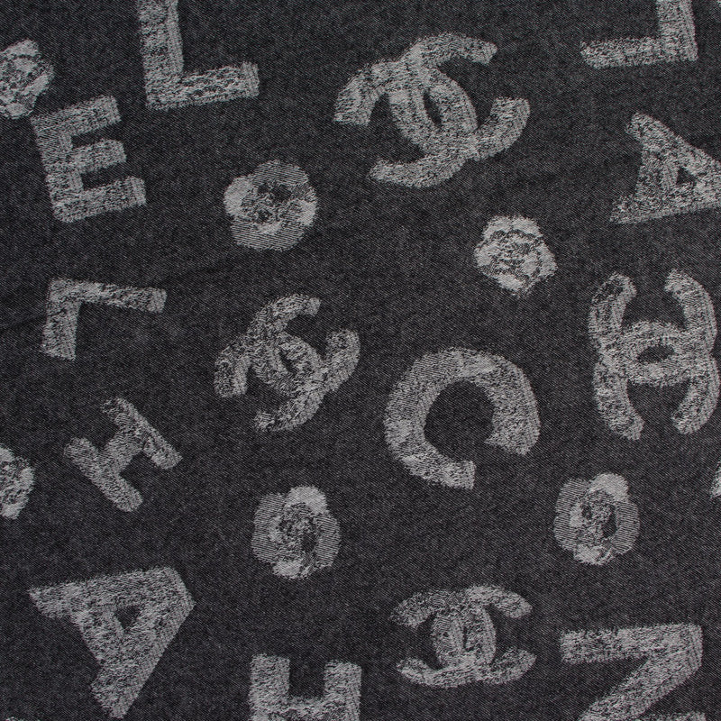 Buy online authentic second hand Chanel Grey CC Logo Scarf in very good condition at Labellov in Antwerp