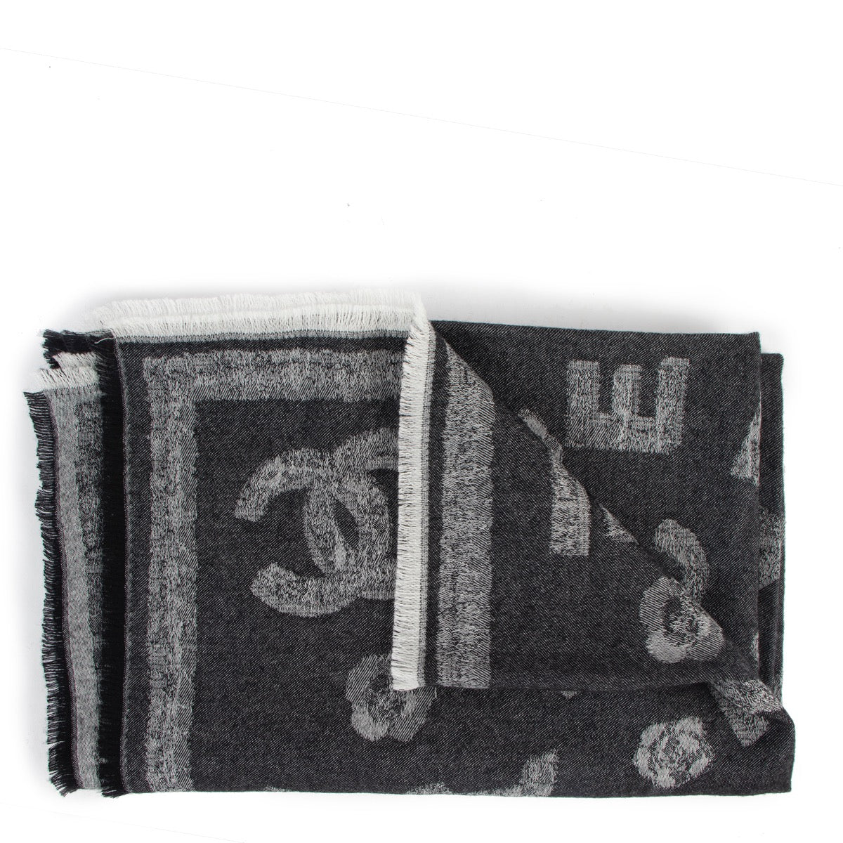 Buy online authentic second hand Chanel Grey CC Logo Scarf in very good condition at Labellov in Antwerp