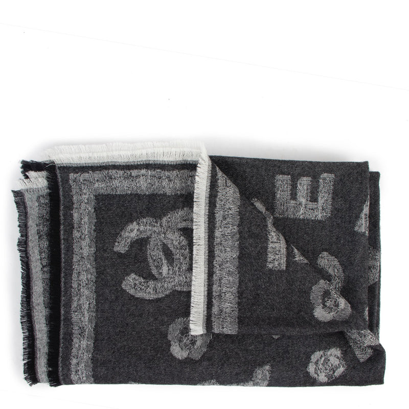 Buy online authentic second hand Chanel Grey CC Logo Scarf in very good condition at Labellov in Antwerp