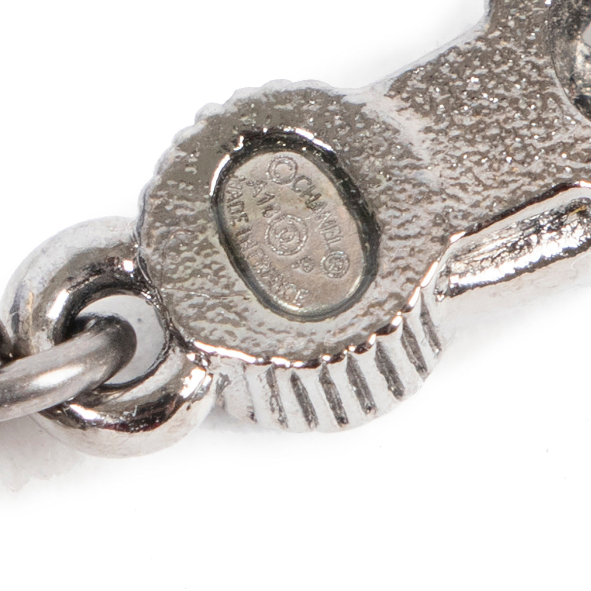 Boucles d'oreilles pendantes Chanel noires