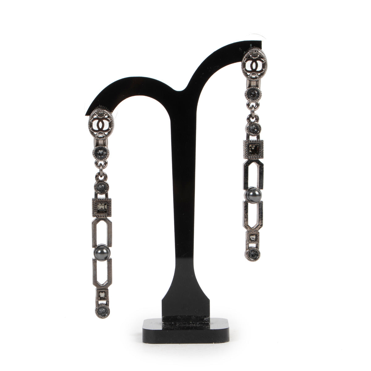 Boucles d'oreilles pendantes Chanel noires