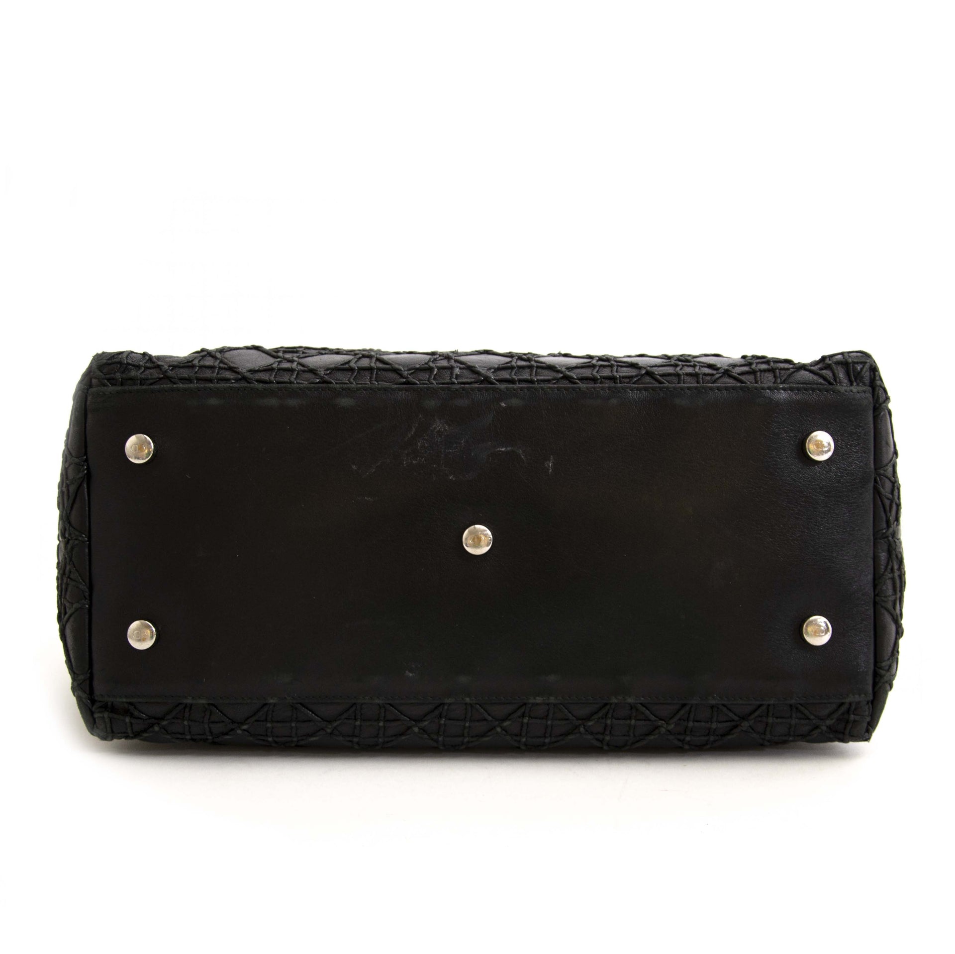 Lady Dior Black Cannage Tote Bag Buy and sell vintage secondhand handbags at Labellov in Antwerp Belgium. Pay safe and secure on the Labellov webshop. Koop en verkoop je handtas online bij Labellov Antwerpen België. Vente et achat des sac a mains vintage