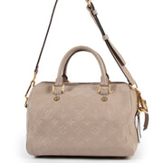 Shop safe online at Labellov in Antwerp this 100% authentic Louis Vuitton Beige Speedy 25 Bandouliere Monogram Empreinte in good condition.