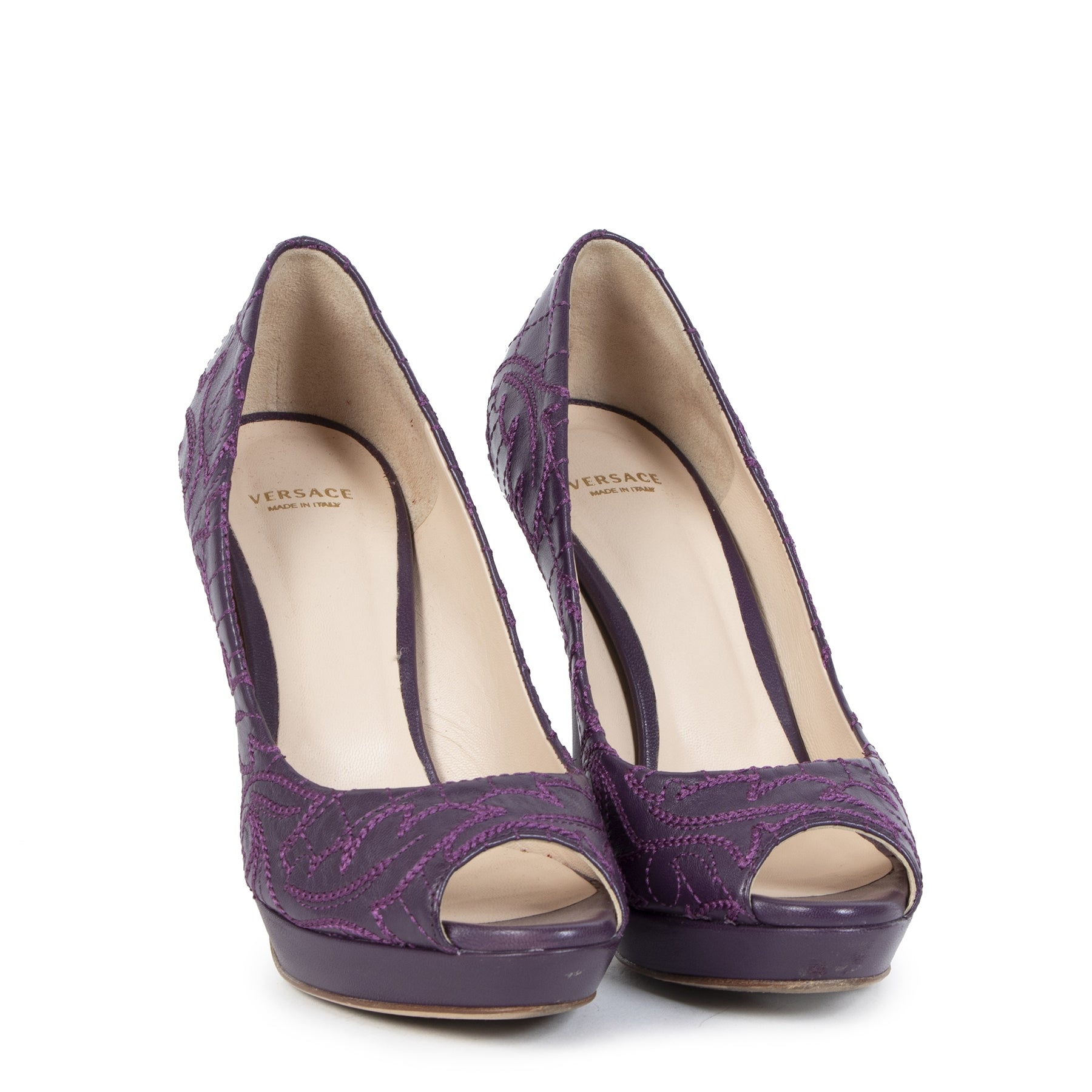 Koop tweedehands Versace Purple Embroidered Leather Peep Toe Platform Pumps - Size 37 aan de juiste prijs in alle veiligheid online bij LabelLOV Antwerpen België