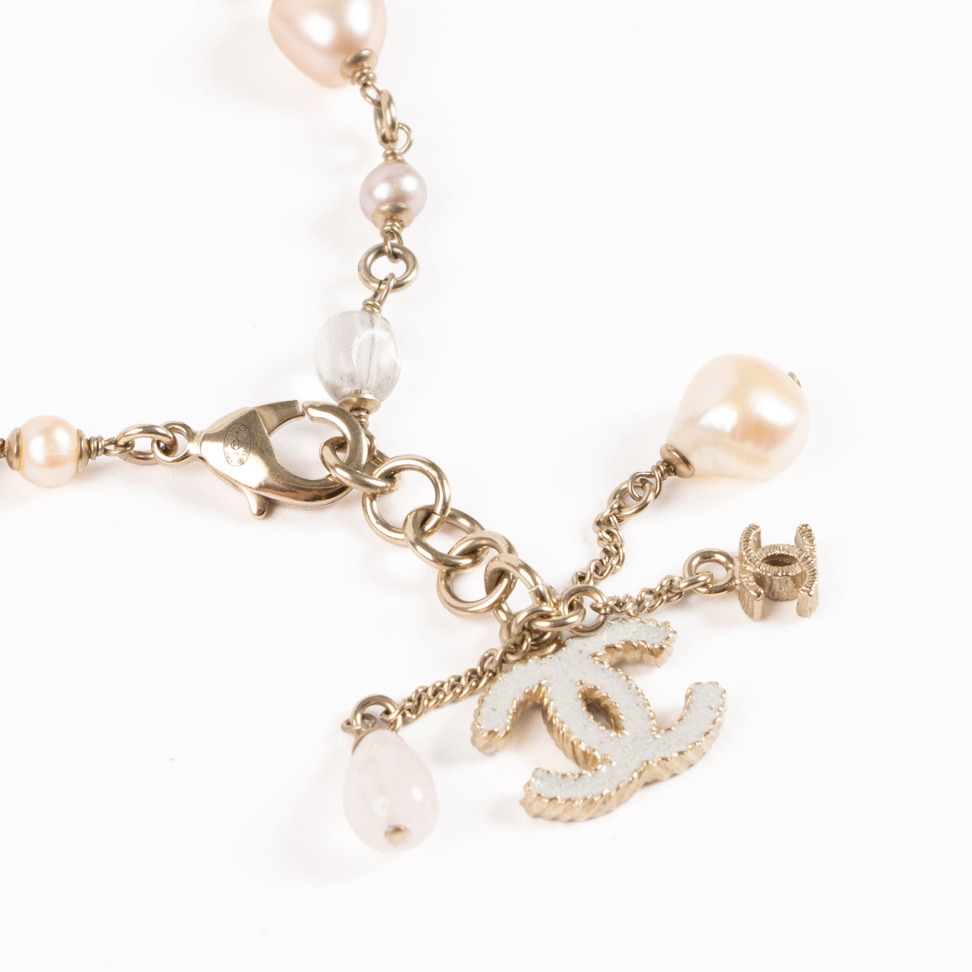 Shop the authentic Chanel 12P CC Bracelet on Labellov.com !