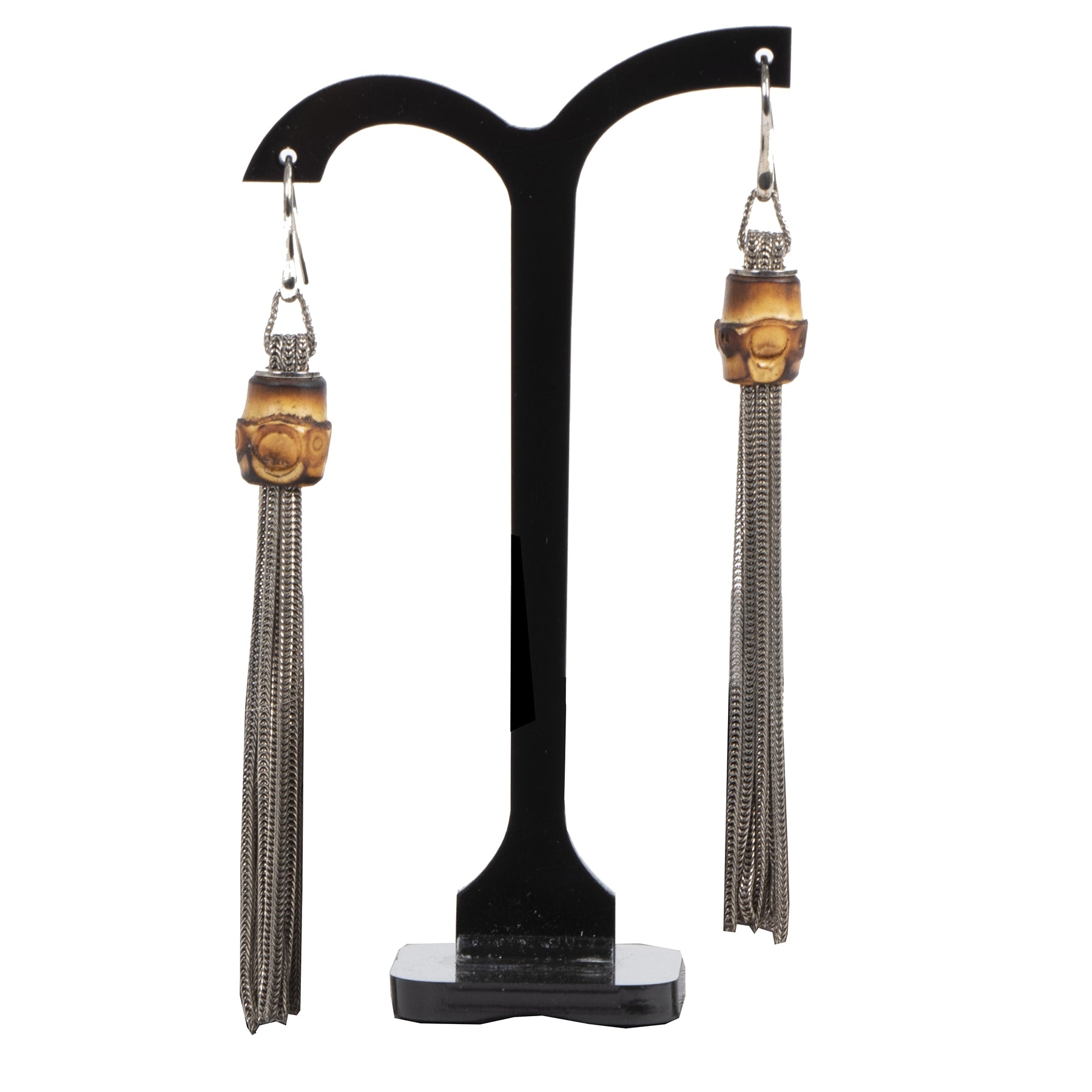Buy authentic secondhand Gucci Bamboo Sterling Silver Dangle Earrings at the right price at LabelLOV vintage webshop. Safe and secure online shopping. Koop authentieke tweedehands Gucci Bamboo Sterling Silver Dangle Earrings met de juiste prijs bij LabelL