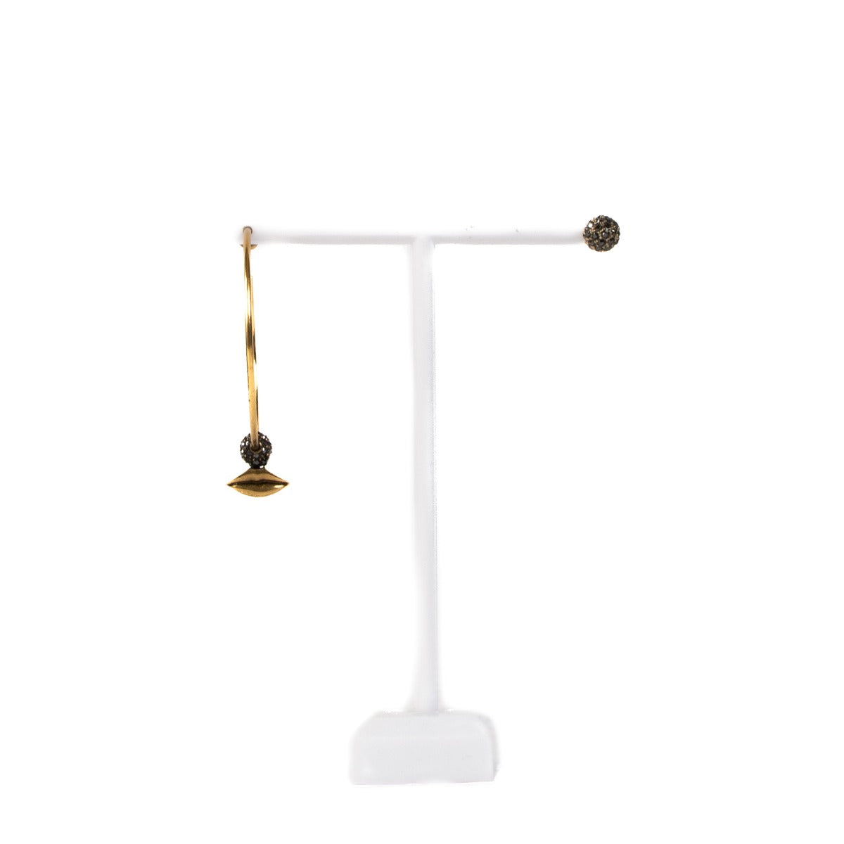 Shop 100% authentic second-hand Christian Dior Gold Earrings on Labellov.com