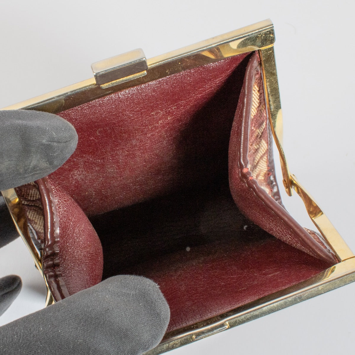 shop 100% authentic second hand Christian Dior Burgundy Oblique Wallet on Labellov.com