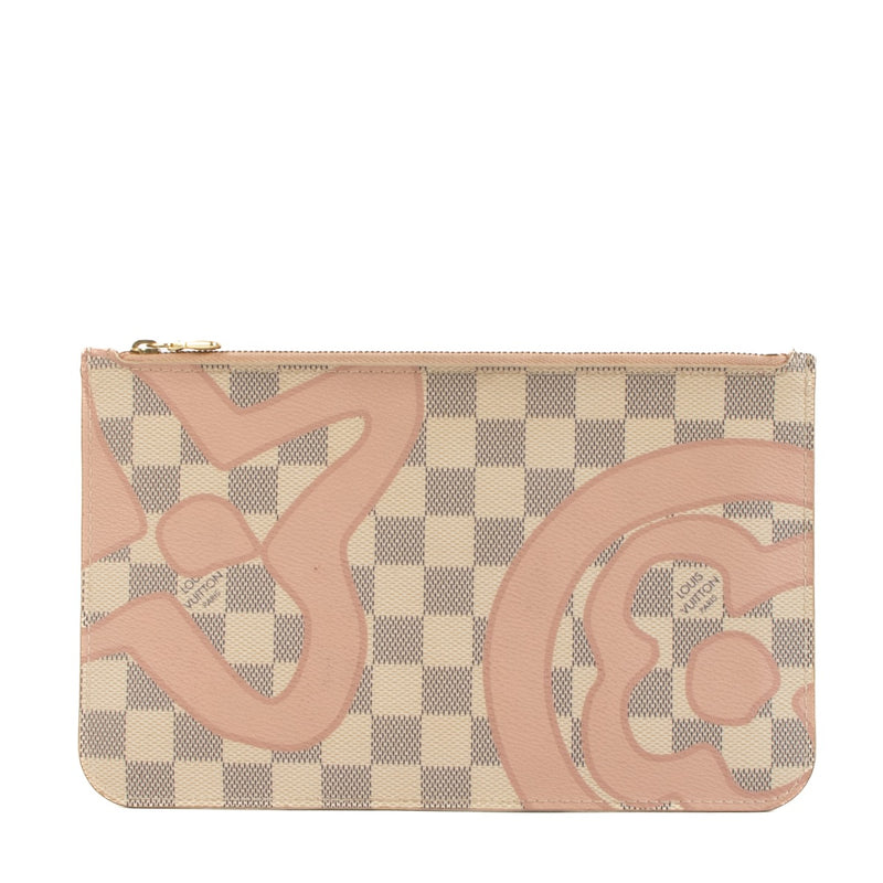 Louis Vuitton Damier Azur Limited Tahitienne Neverfull Pochette for the best price at Labellov secondhand luxury in Antwerp. Buy, sell and love your bags bought at Labellov. Worldwide shipping.