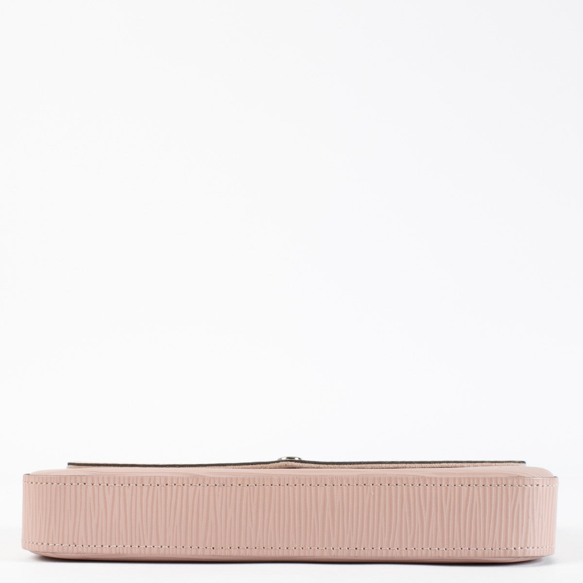 Shop safe online at Labellov in Antwerp, Brussels and Knokke this 100% authentic second hand Louis Vuitton Pink Epi Pochette Felicie