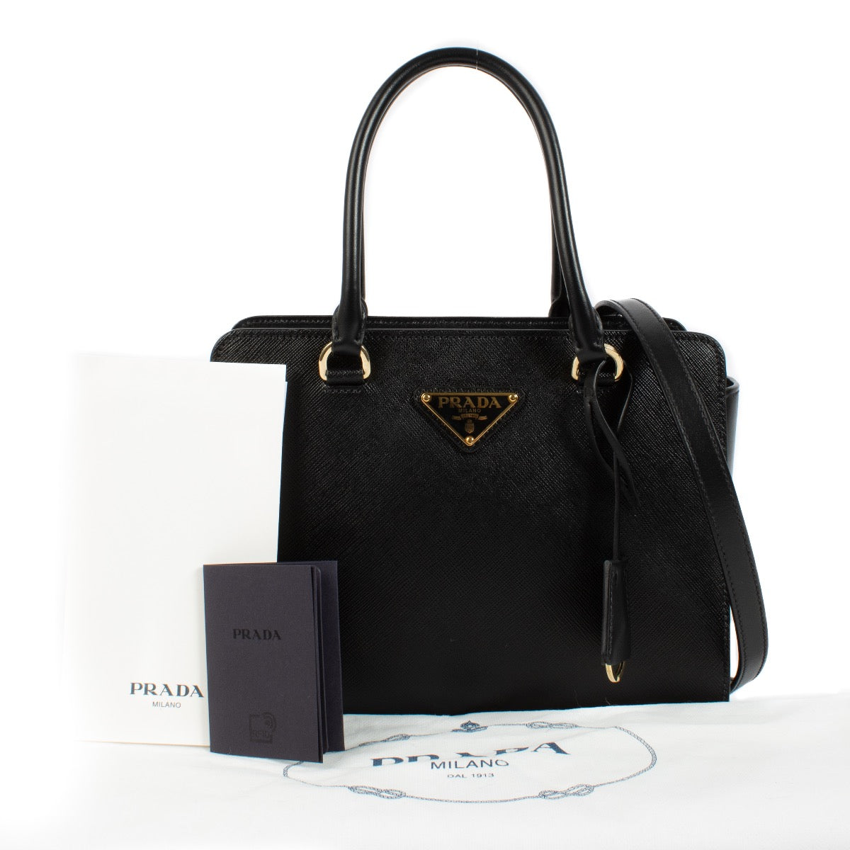 Shop safe online at Labellov in Antwerp, Brussels and Knokke this 100% authentic second hand Prada Saffiano/Soft Calf handbag. Veilig online tweedehands authentieke Prada Saffiano/Soft Calf handtas kopen bij Labellov.