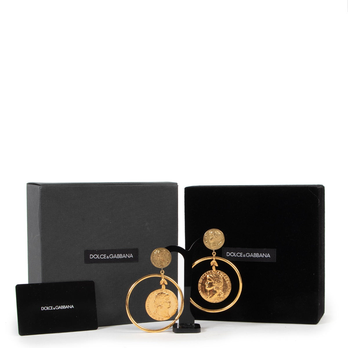 Searching for secondhand designer accessories, then is Labellov what you are looking for, step by or shop online. Buy these Dolce & Gabbana Roman Gold Clip-On Earrings in good condition at Labellov Antwerp.