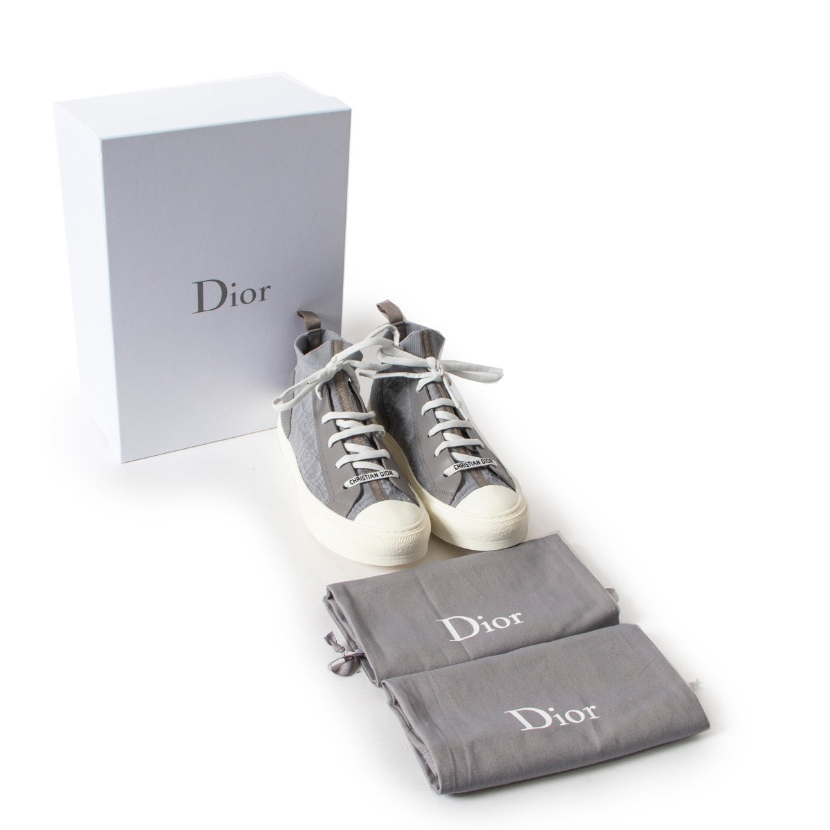 Shop safe online at Labellov in Antwerp these 100% authentic second hand Christian Dior Grey Monogram Walk'n'Dior Sneakers - Size 39,5 in brand new condition.