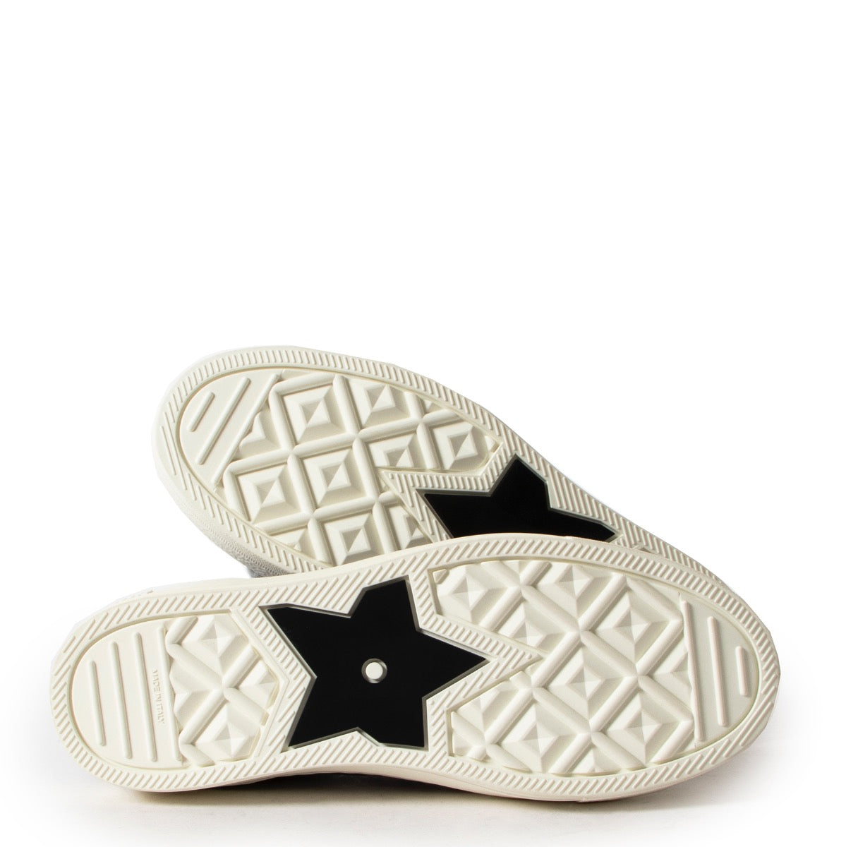Shop safe online at Labellov in Antwerp these 100% authentic second hand Christian Dior Grey Monogram Walk'n'Dior Sneakers - Size 39,5 in brand new condition.