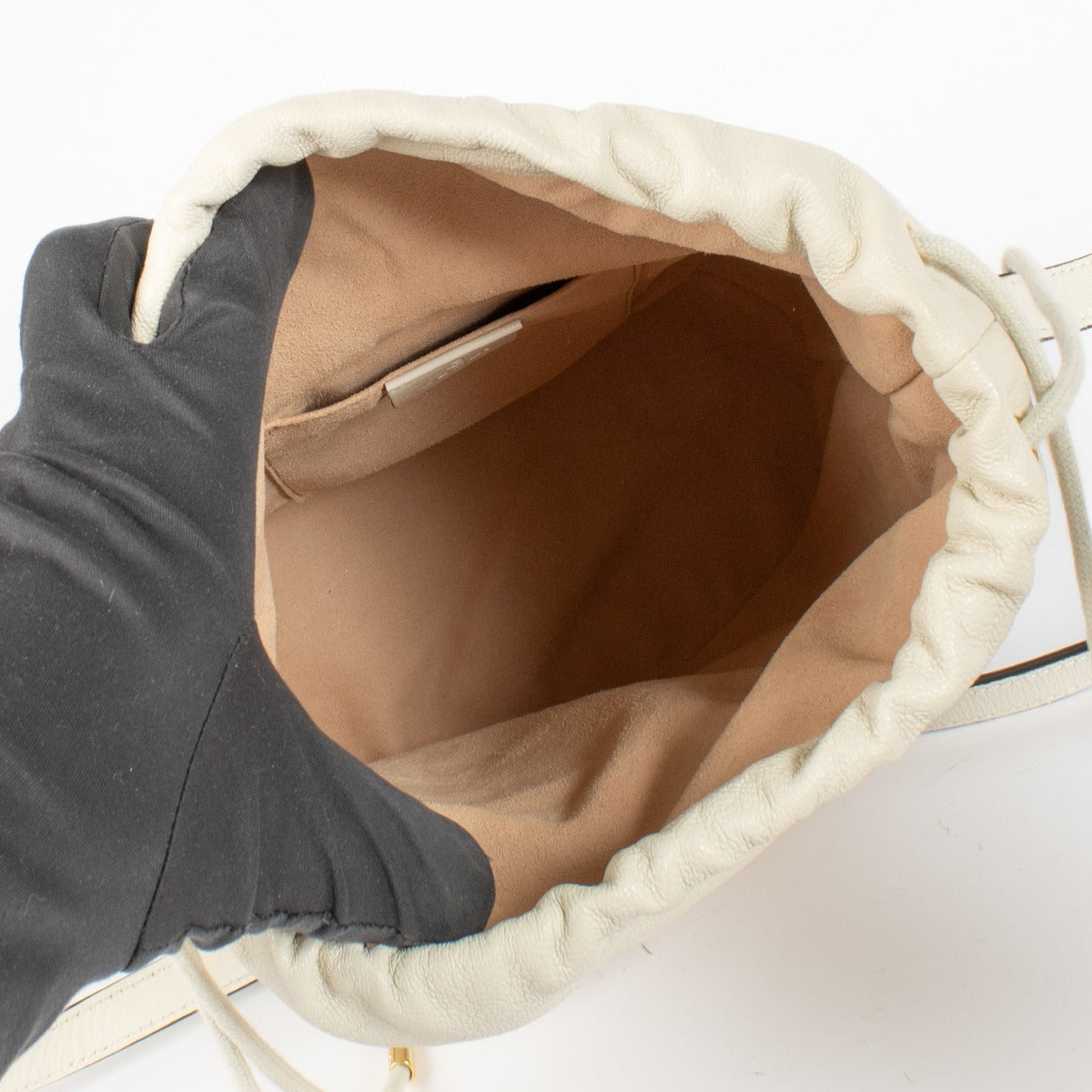 Authentic preloved Gucci White Horsebit 1955 Bucket Bag on Labellov.com