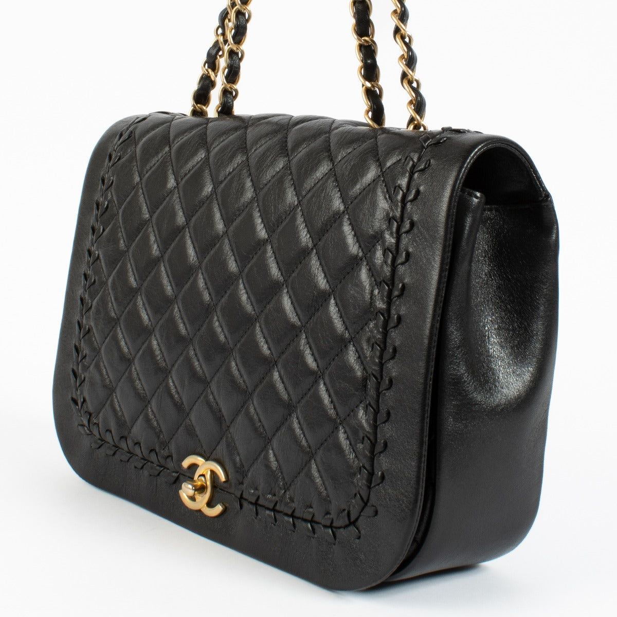 Sac à rabat tressé Chanel en cuir de veau vieilli noir