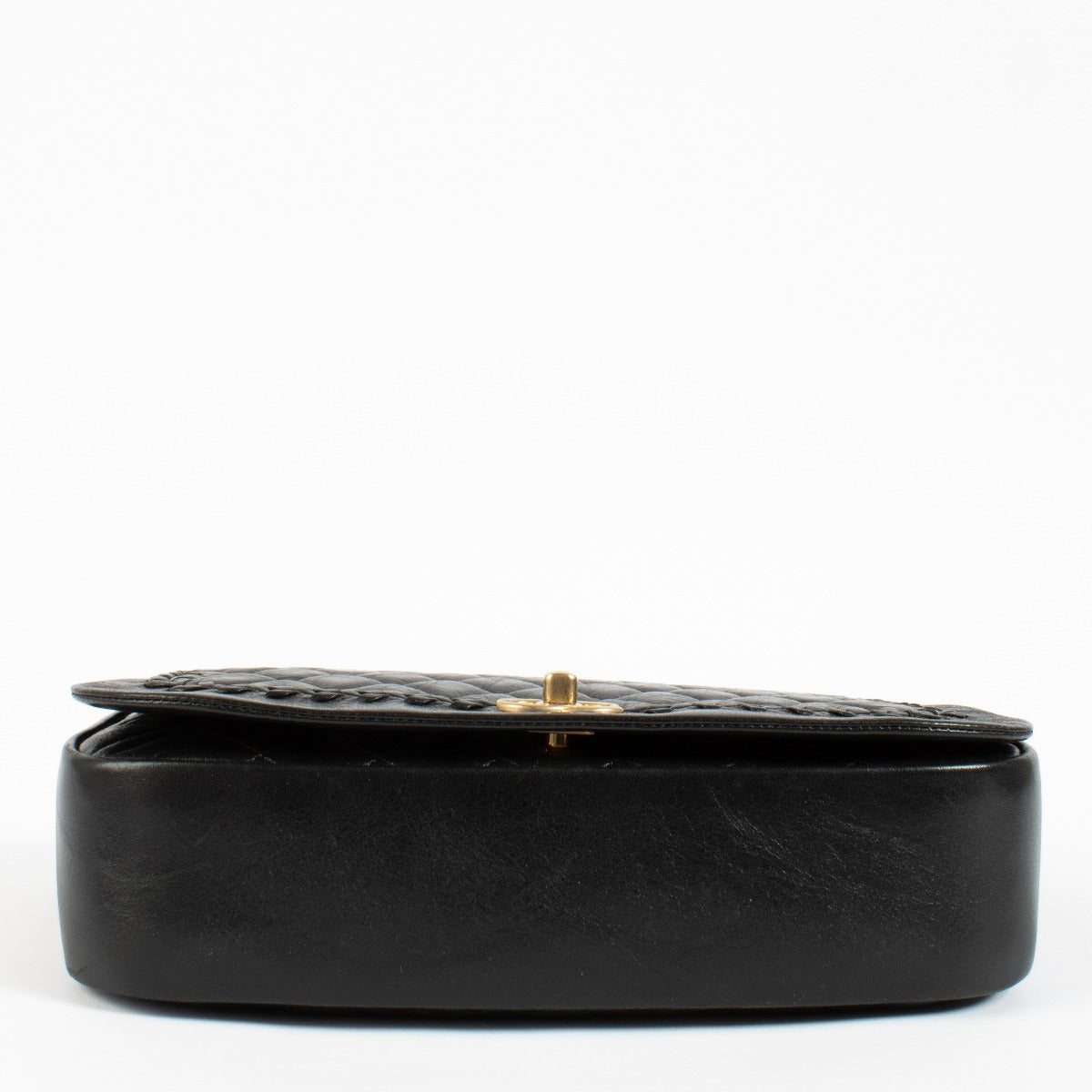 Sac à rabat tressé Chanel en cuir de veau vieilli noir