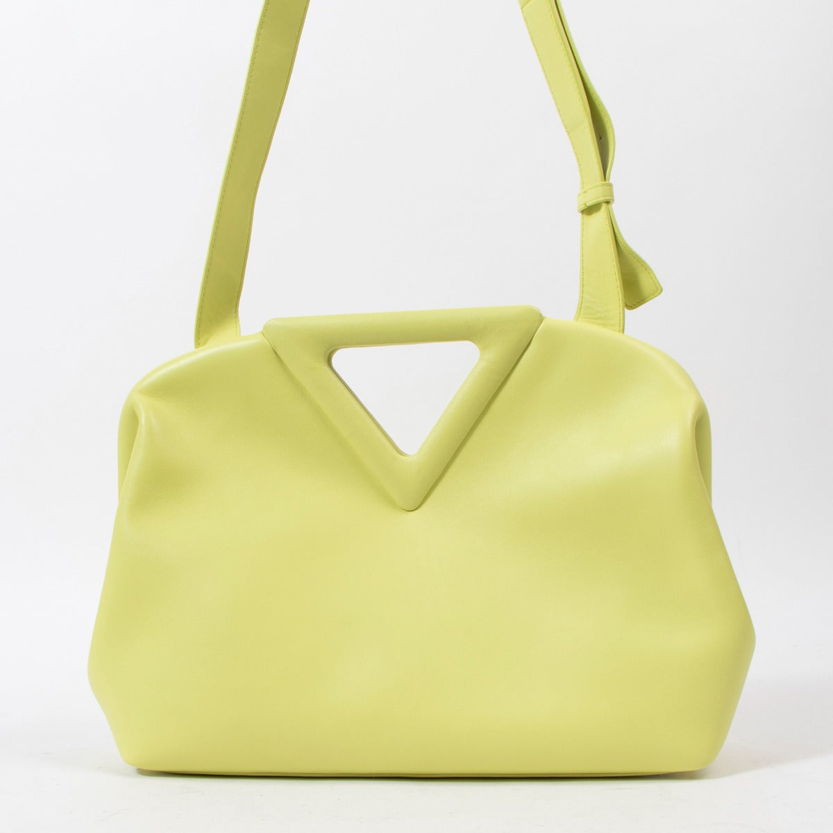 Bottega Veneta Medium Point Seagrass handtas met bovenhandvat