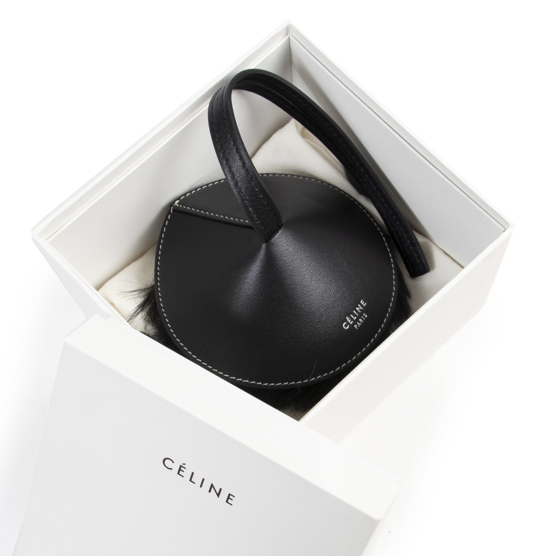 Céline Black and White Fur Bag Charm. Authentieke Céliné accessoires bij LabelLOV Antwerpen. Authentique luxury en ligne webshop LabelLOV. Authentic Céline accessories at LabelLOV Antwerp.