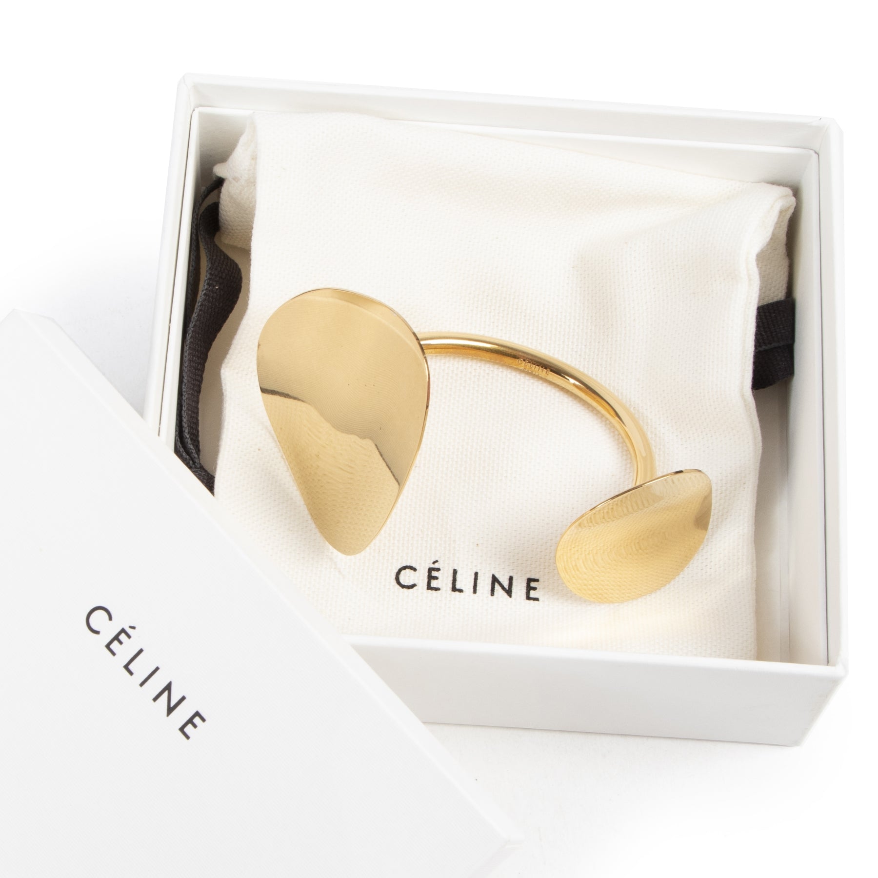 Céline Golden Bracelet. Authentieke Céline accessoires bij LabelLOV Antwerpen. Authentique seconde-main luxury en ligne webshop LabelLOV. Authentic Céline accessories at LabelLOV Antwerp.