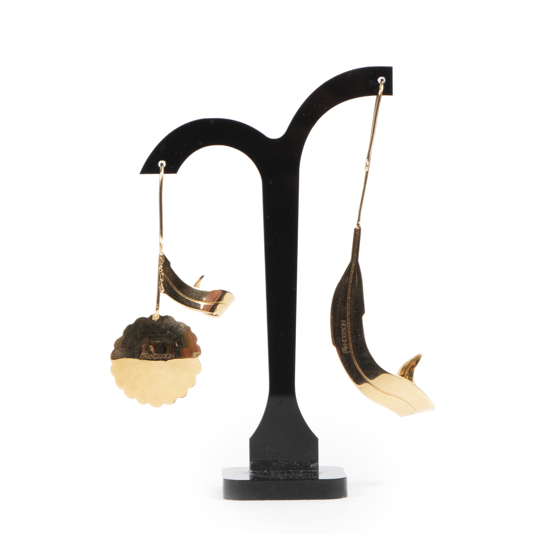 J.W. Anderson Golden Daisy & Leaf Earrings. Authentieke luxe artikelen bij LabelLOV Antwerpen. Authentique preloved luxury en ligne webshop LabelLOV. Authentic preloved J.W. Anderson accessories at LabelLOV Antwerp.