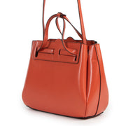 Koop veilig op Labellov.com deze tweedehands Loewe lazo schoudertas in rood leder.