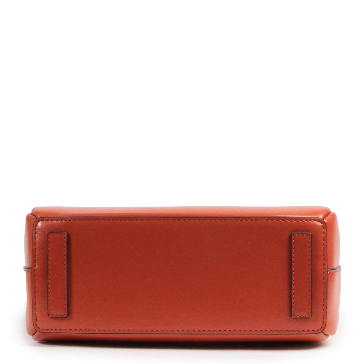 Shop safe online this Loewe Lazo bag in red leather.