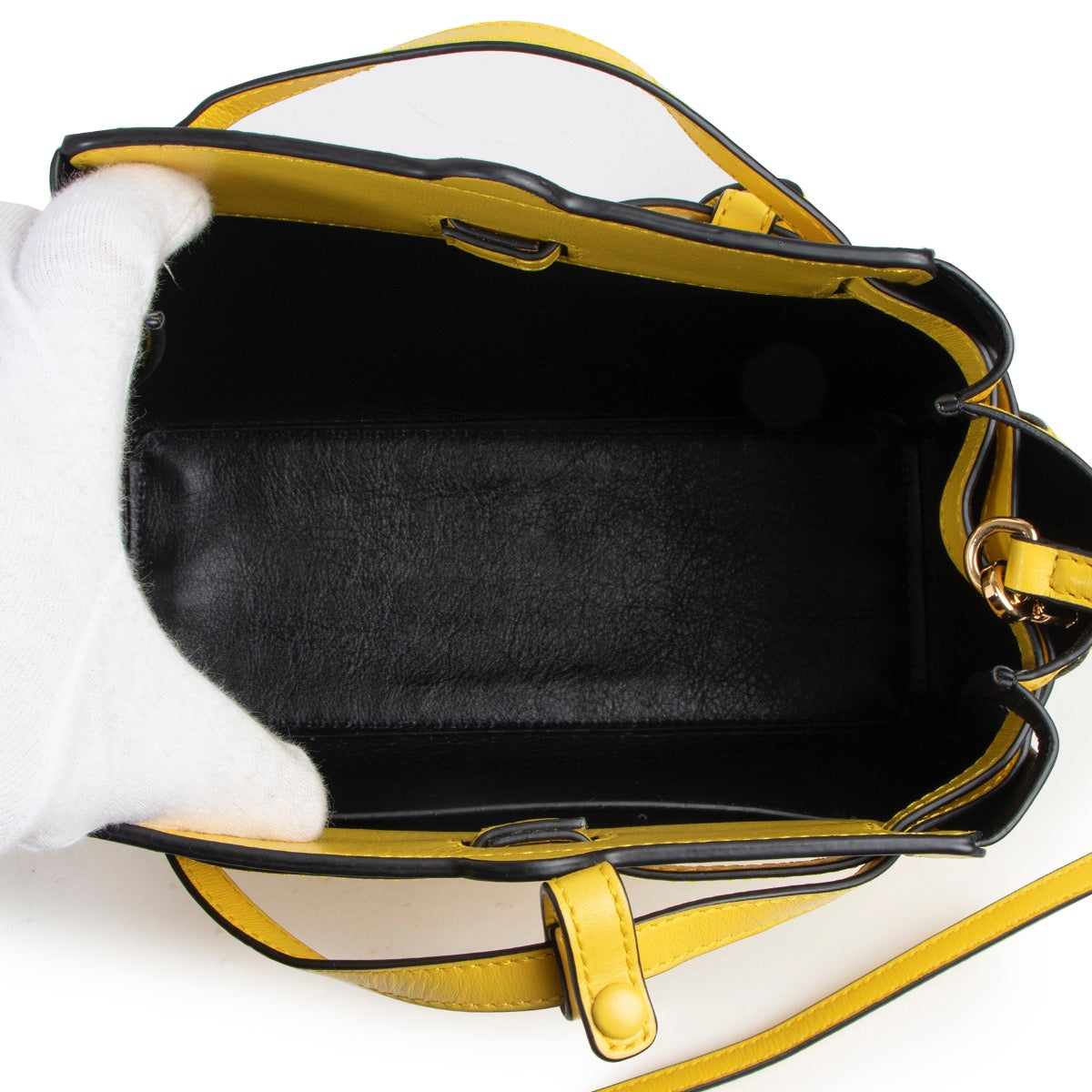 Achetez en ligne en toute sécurité ce Loewe jaune Lazo cross-body sac.