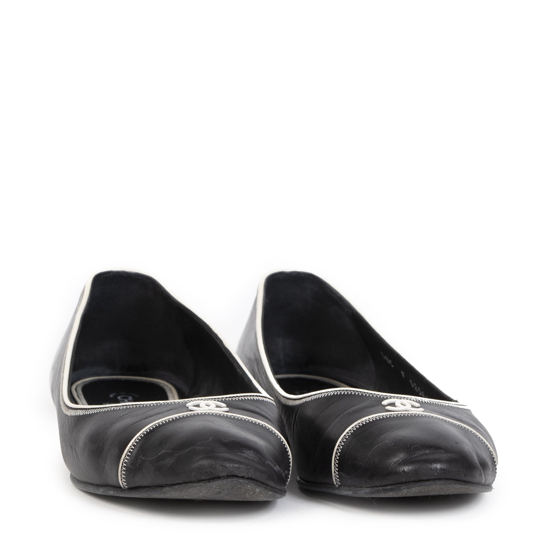 Authentic secondhand Chanel Black & White Trim Leather Ballerina Flats - Size 39,5 designer shoes designer brands fashion luxury vintage webshop safe secure online shopping worldwide shipping