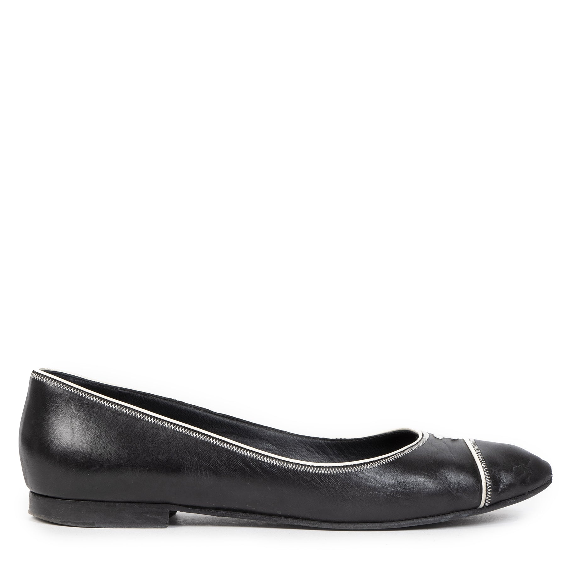 Authentieke Tweedehands Chanel Black & White Trim Leather Ballerina Flats - Size 39,5 juiste prijs veilig online shoppen luxe merken webshop winkelen Antwerpen België
