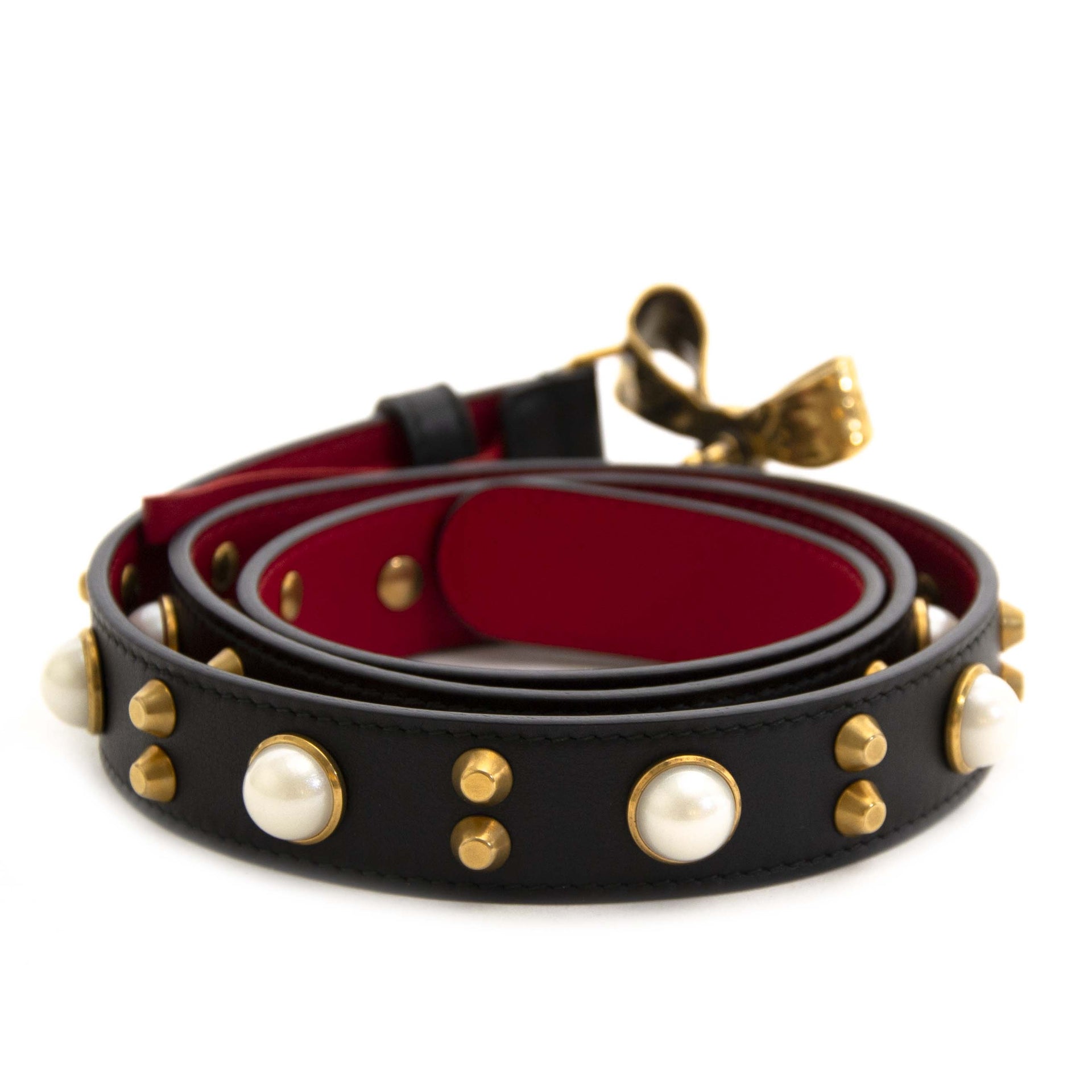 Buy this authentic second hand vintage Gucci Studded Leather Belt Pearls at online webshop LabelLOV. Safe and secure shopping. Koop authentieke tweedehands vintage Gucci Studded Leather Belt Pearls bij online webshop LabelLOV.