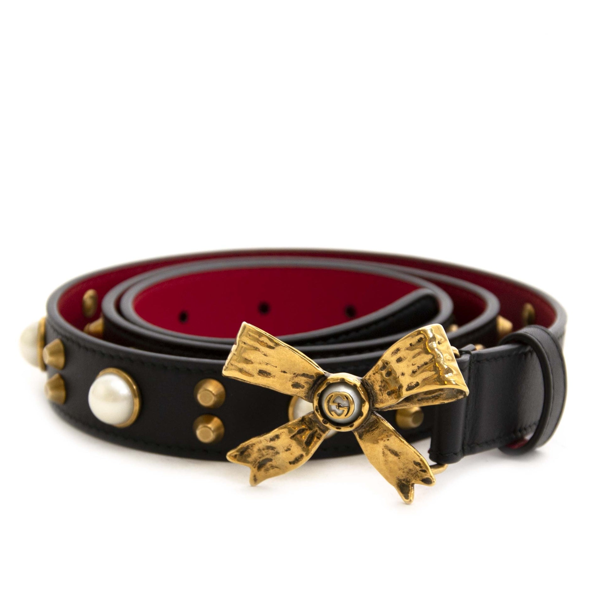 Buy this authentic second hand vintage Gucci Studded Leather Belt Pearls at online webshop LabelLOV. Safe and secure shopping. Koop authentieke tweedehands vintage Gucci Studded Leather Belt Pearls bij online webshop LabelLOV.