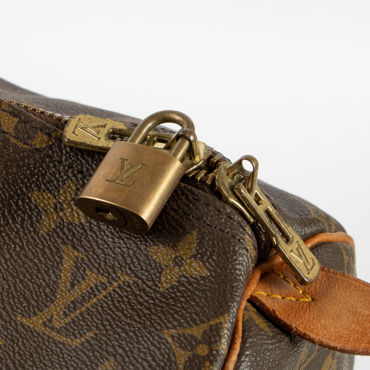 Shop this authentic Louis Vuitton Monogram Keepall 55 Bag Pre-Loved on Labellov.com