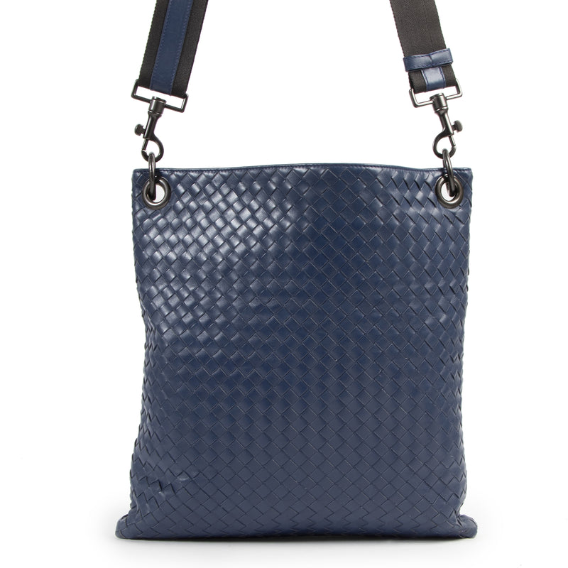 Authentic secondhand Bottega Veneta Blue Intrecciato Woven Nappa Leather Messenger Bag designer bags fashion luxury vintage webshop safe secure online shopping